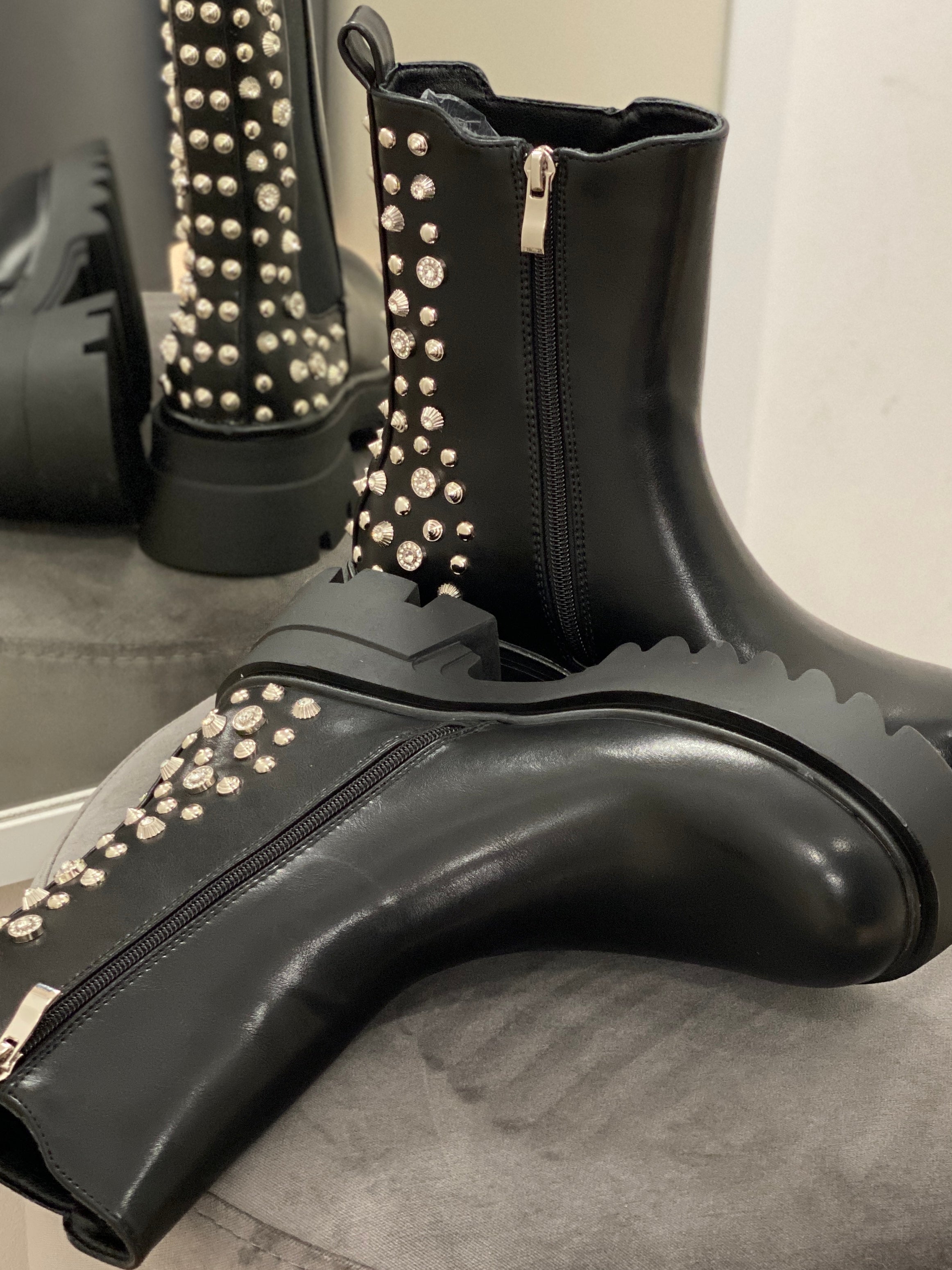 Boots schwarz mit Nieten und Strass By Elena Fashion