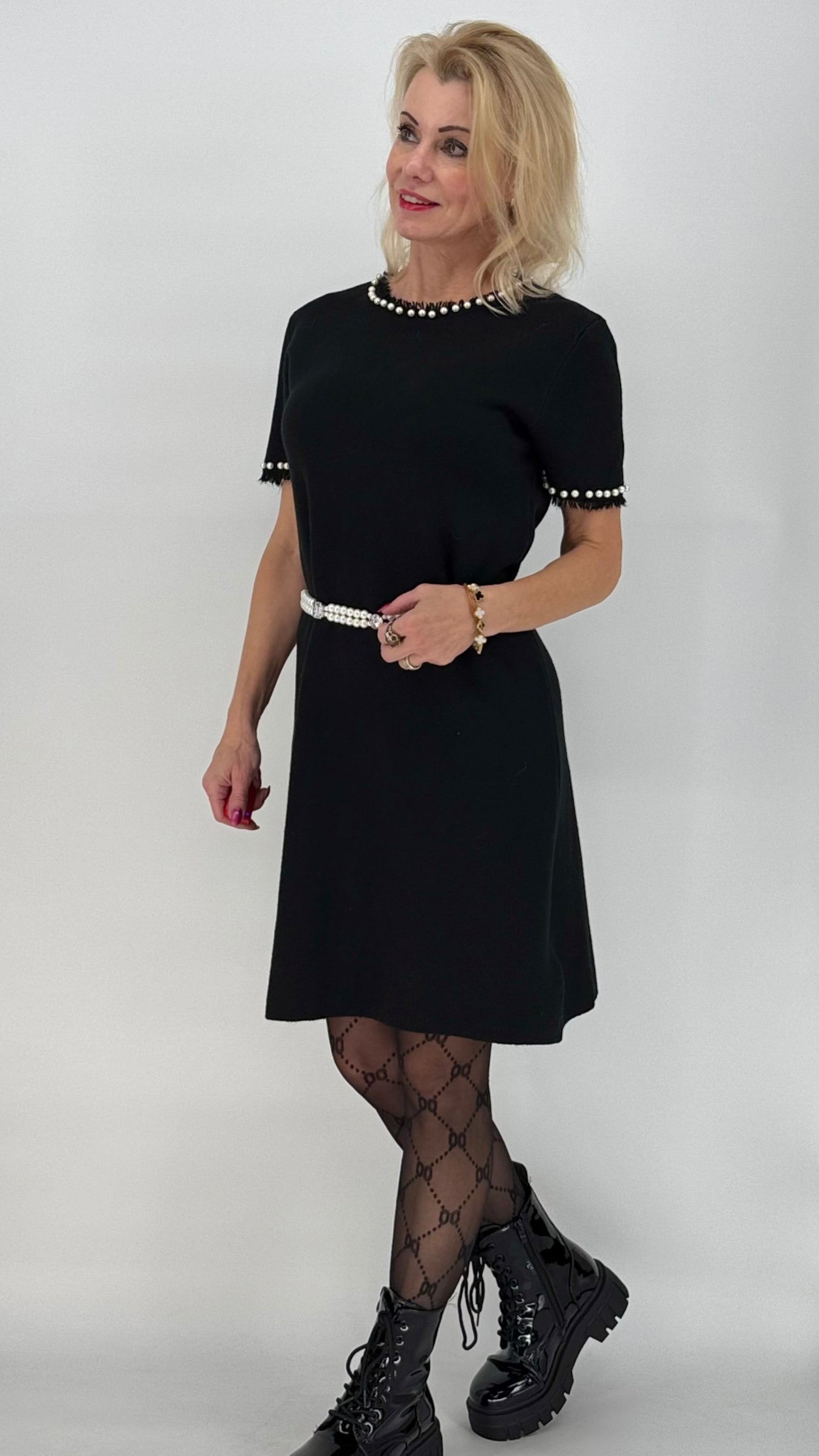 Kleid mit Perlen schwarz