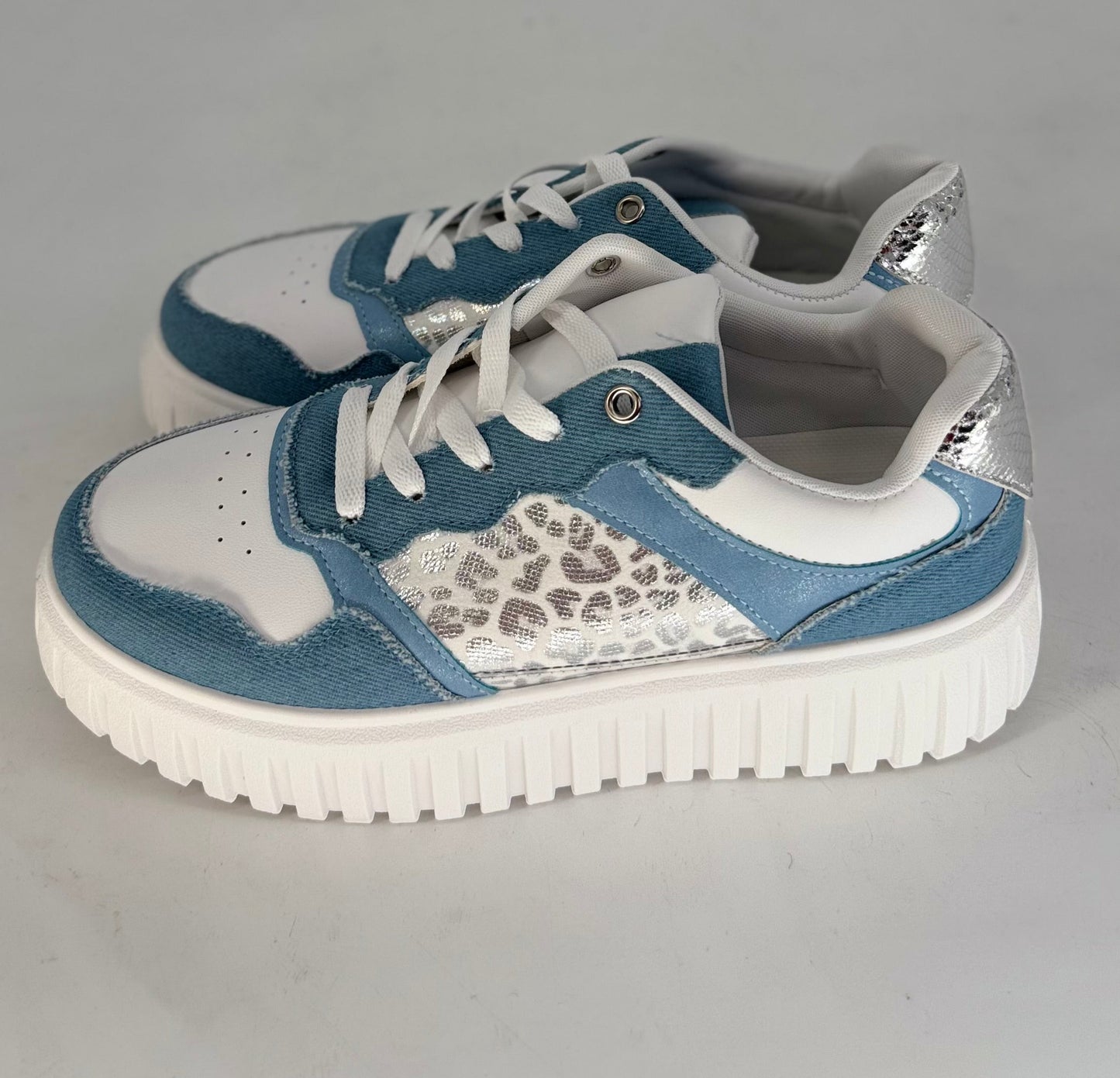 Jeans Sneaker mit Leo Details LS-687