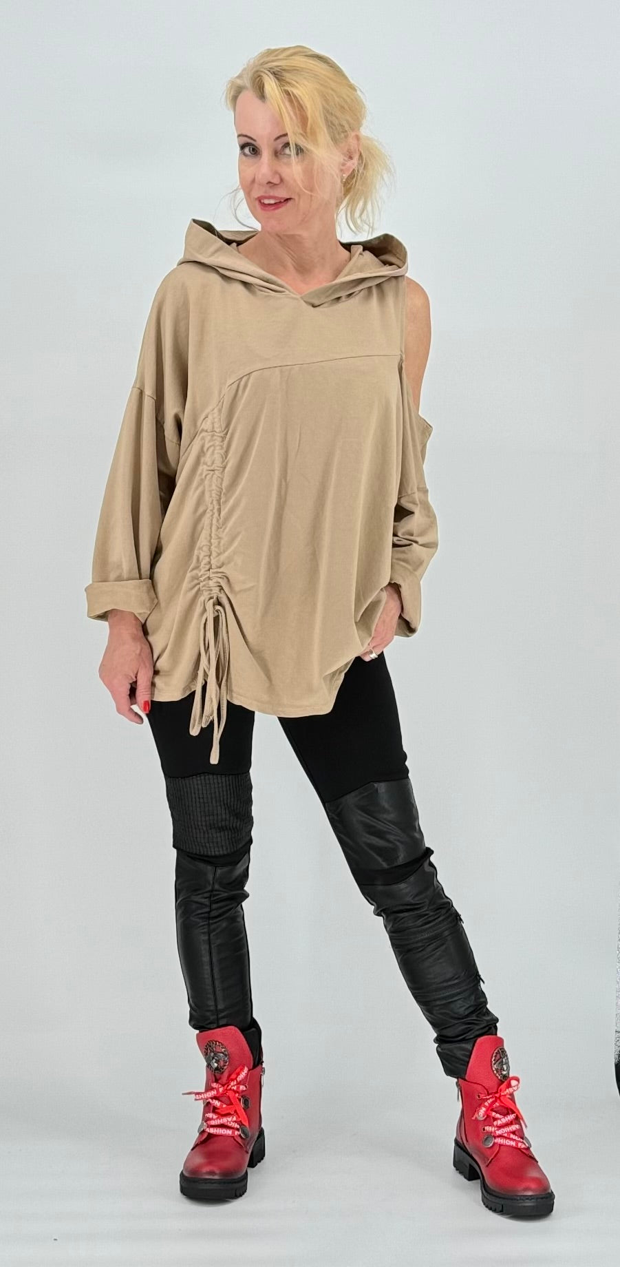 Sweatshirt "Zunge" Cold-Shoulder-Langarm beige