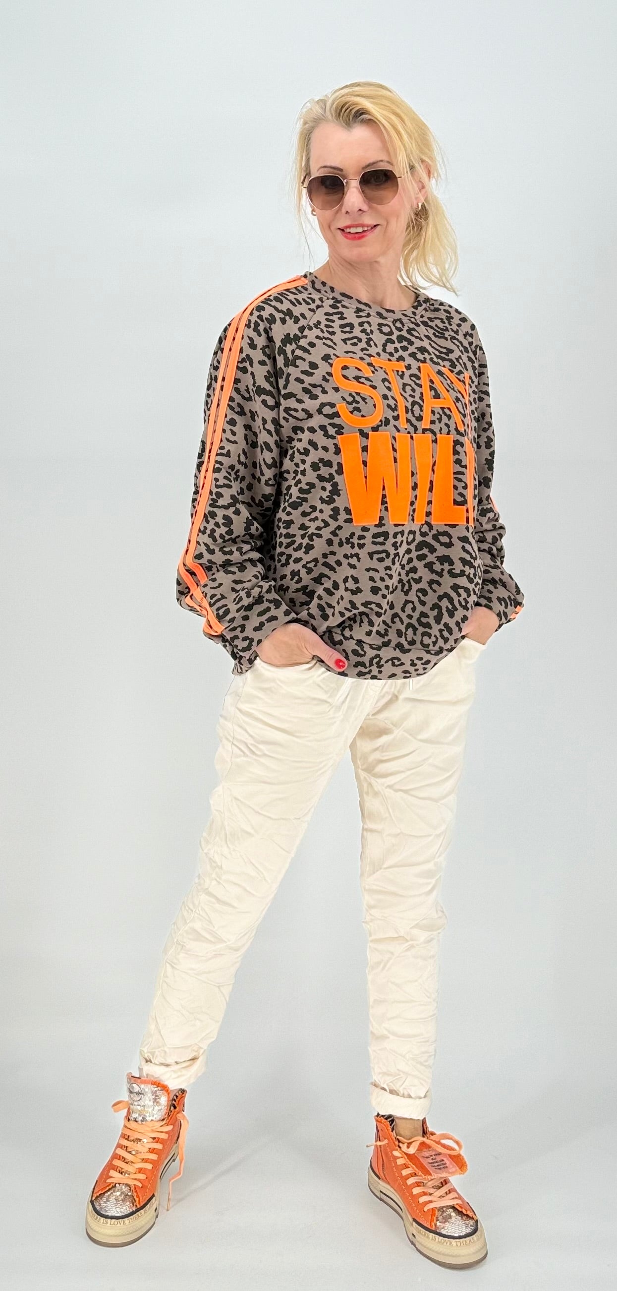 Sweatshirt "Stay Wild" leo/orange