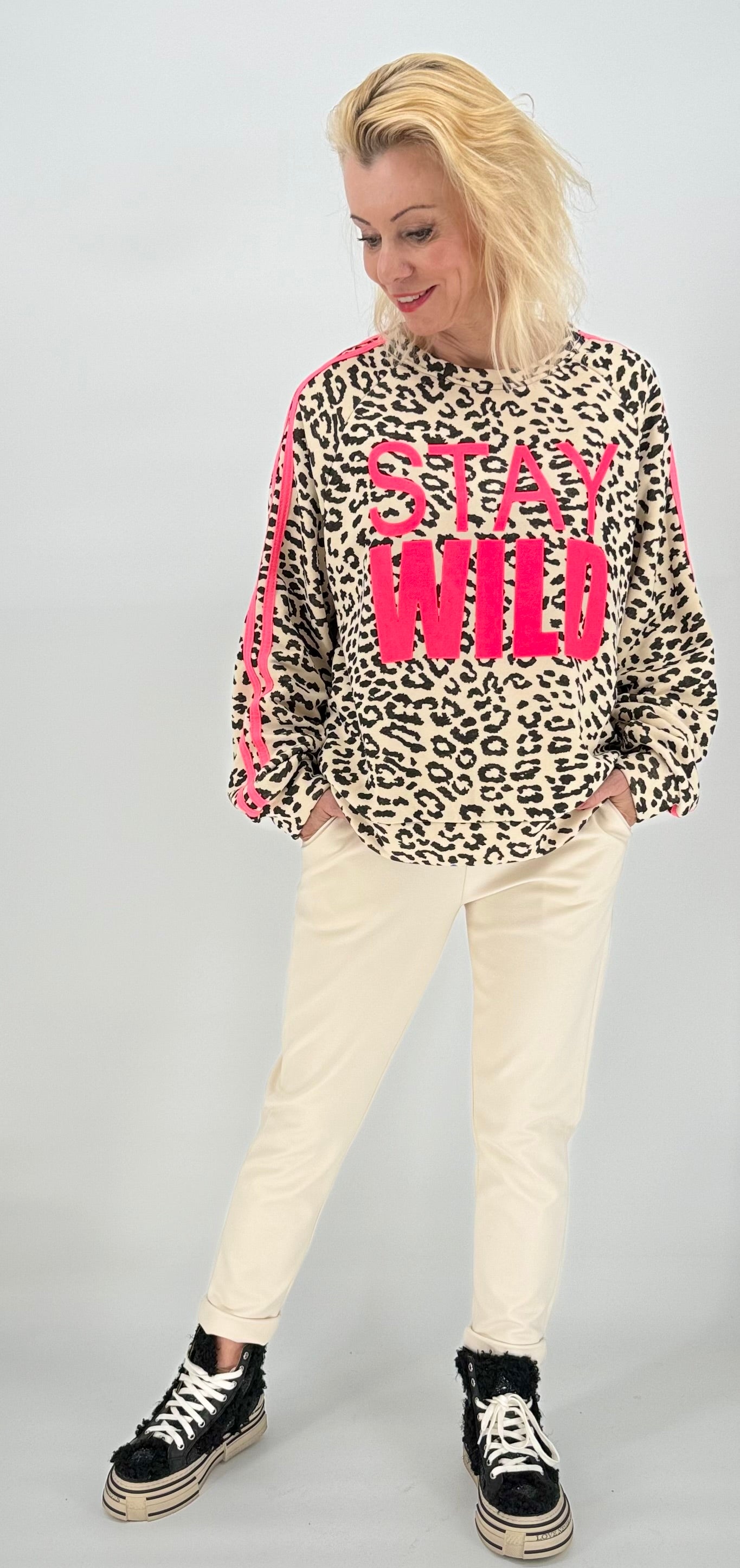 Sweatshirt "Stay Wild" leo/pink