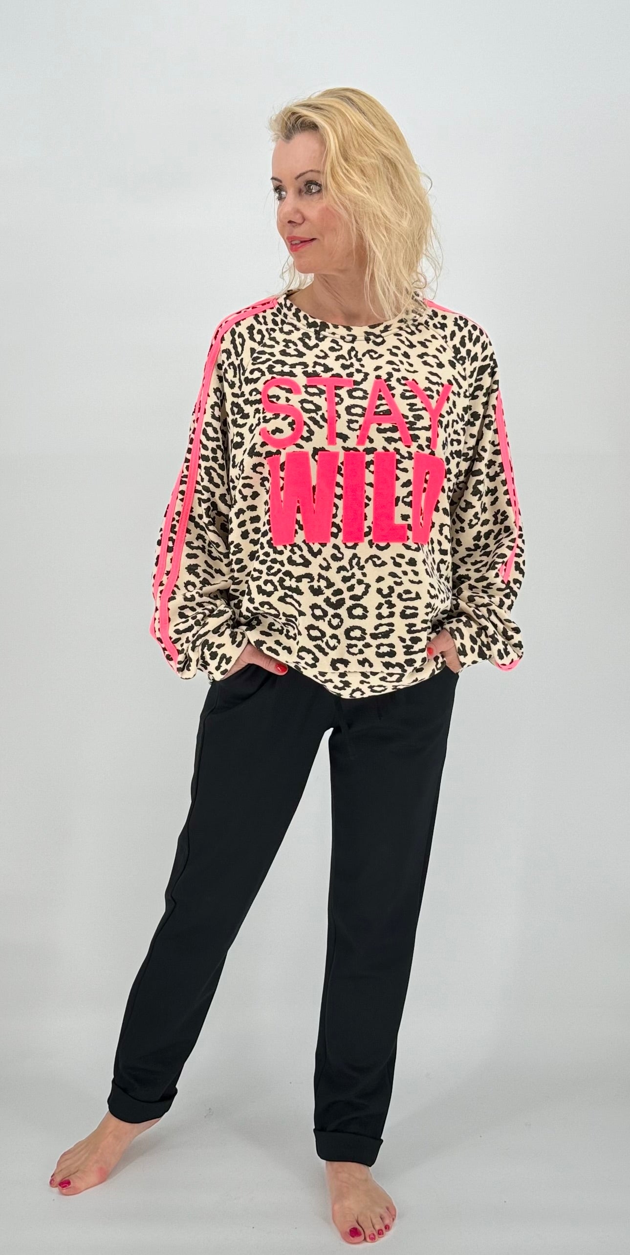 Sweatshirt "Stay Wild" leo/pink