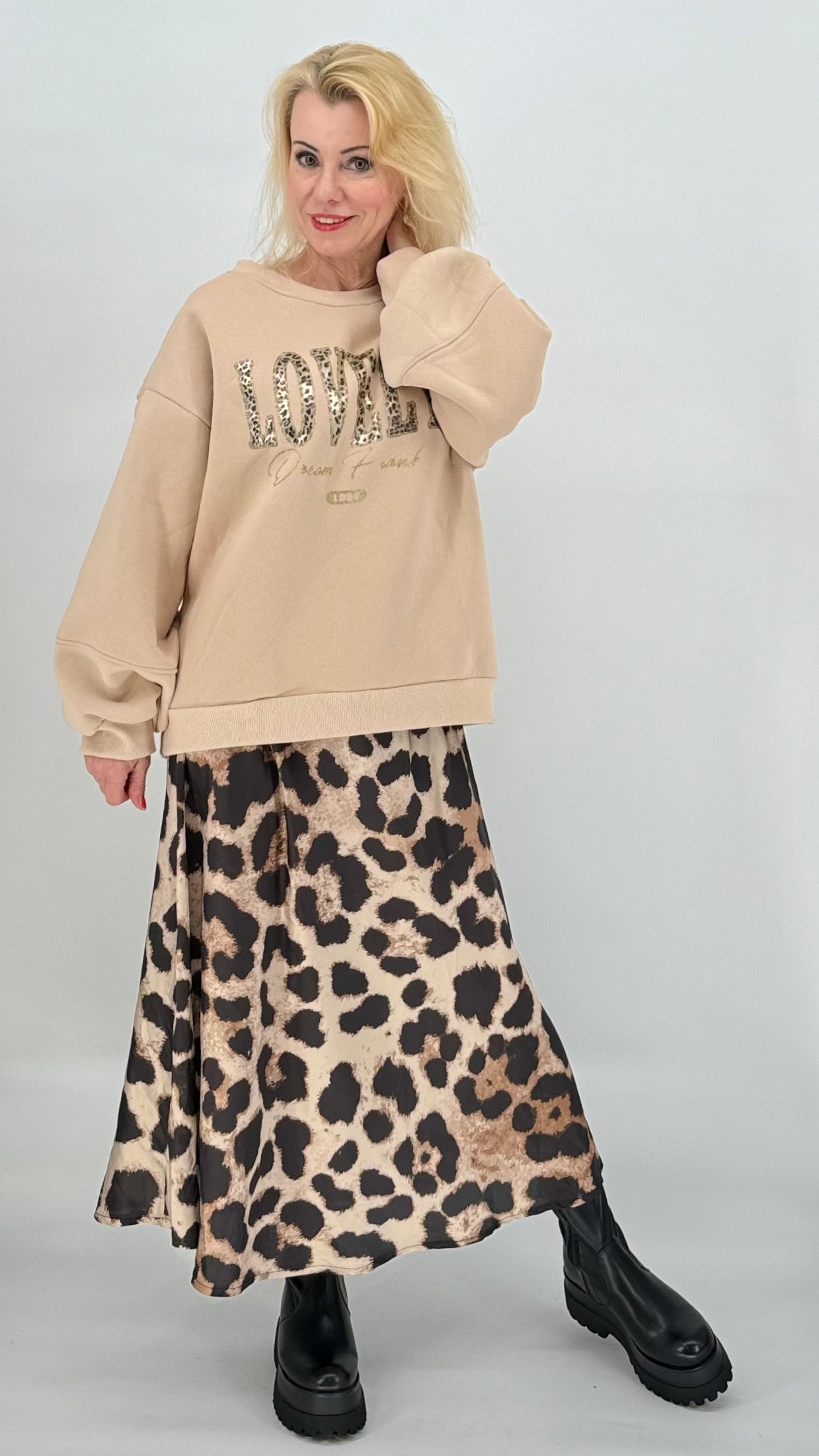 Sweatshirt "LOVELY"  beige