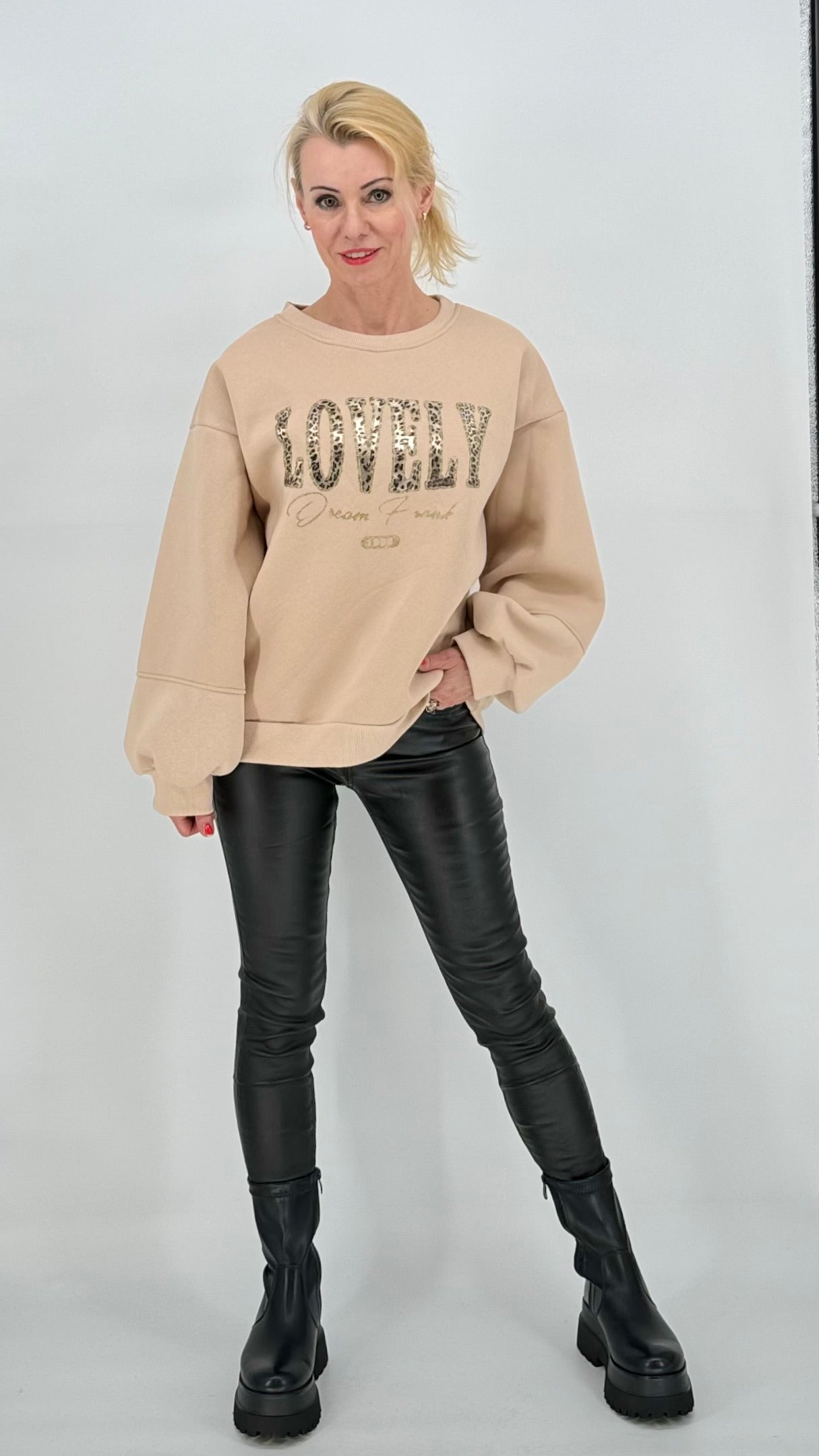 Sweatshirt "LOVELY"  beige