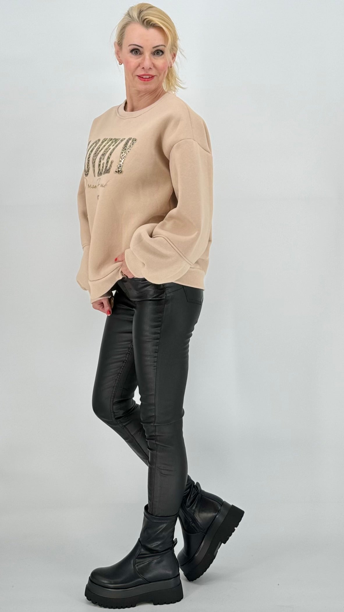 Sweatshirt "LOVELY"  beige