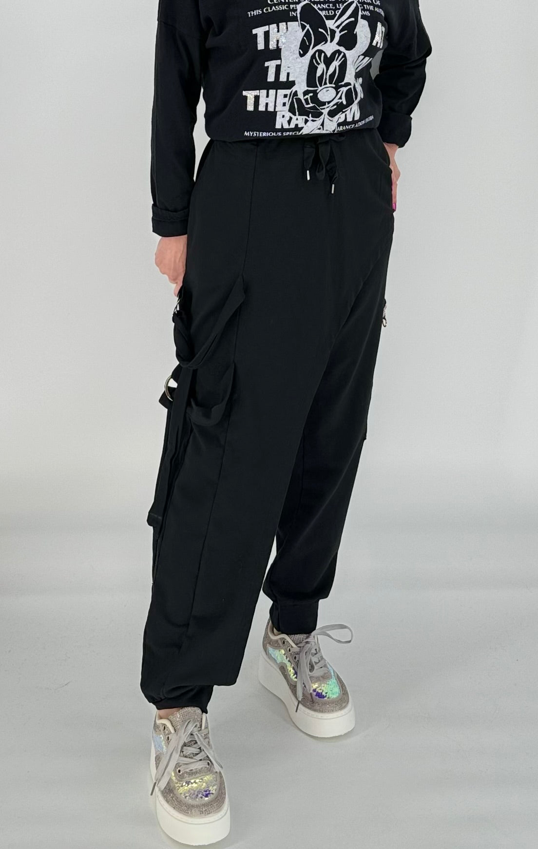 Baggy Hose schwarz mit vielen Details