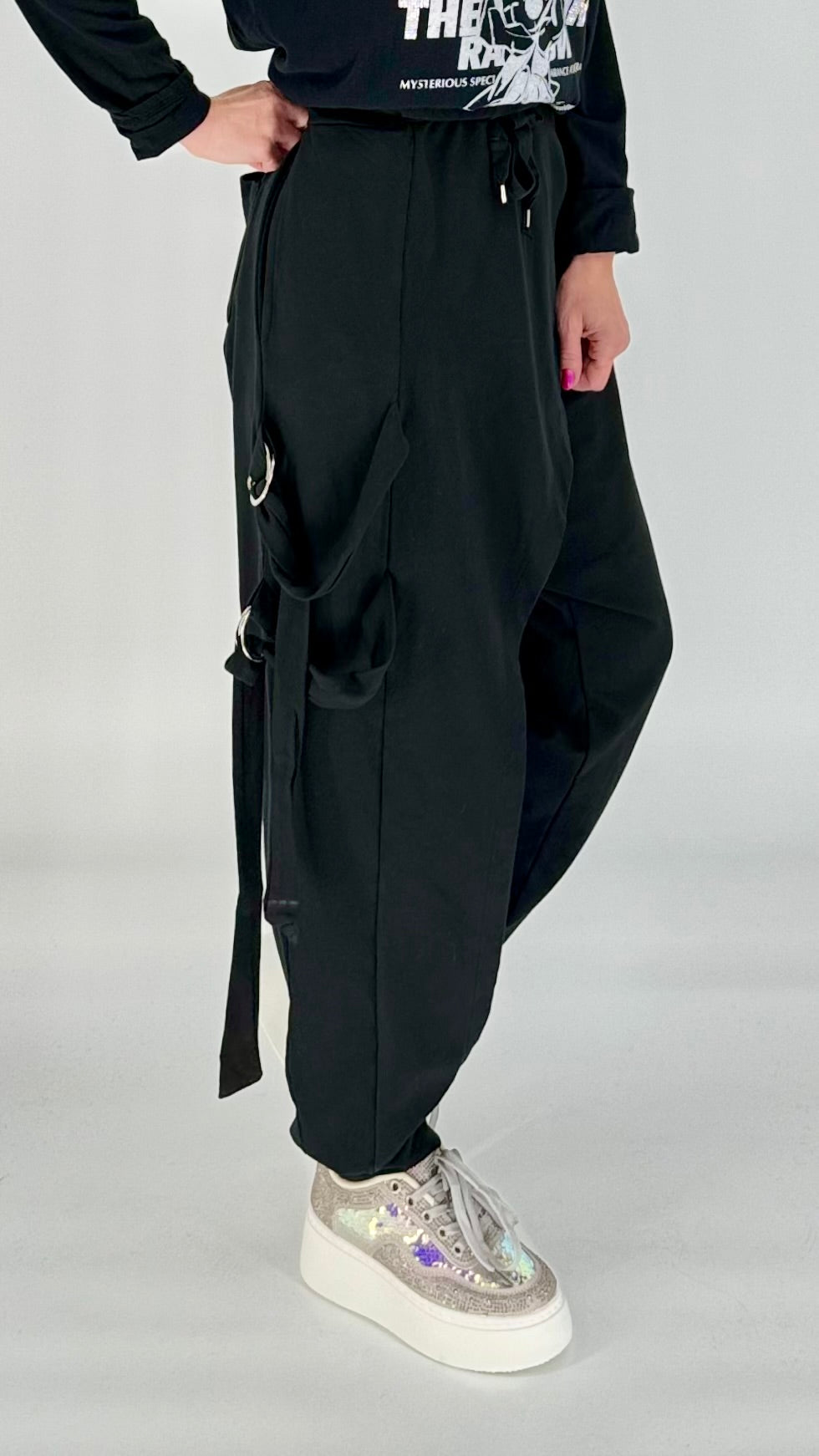 Baggy Hose schwarz mit vielen Details