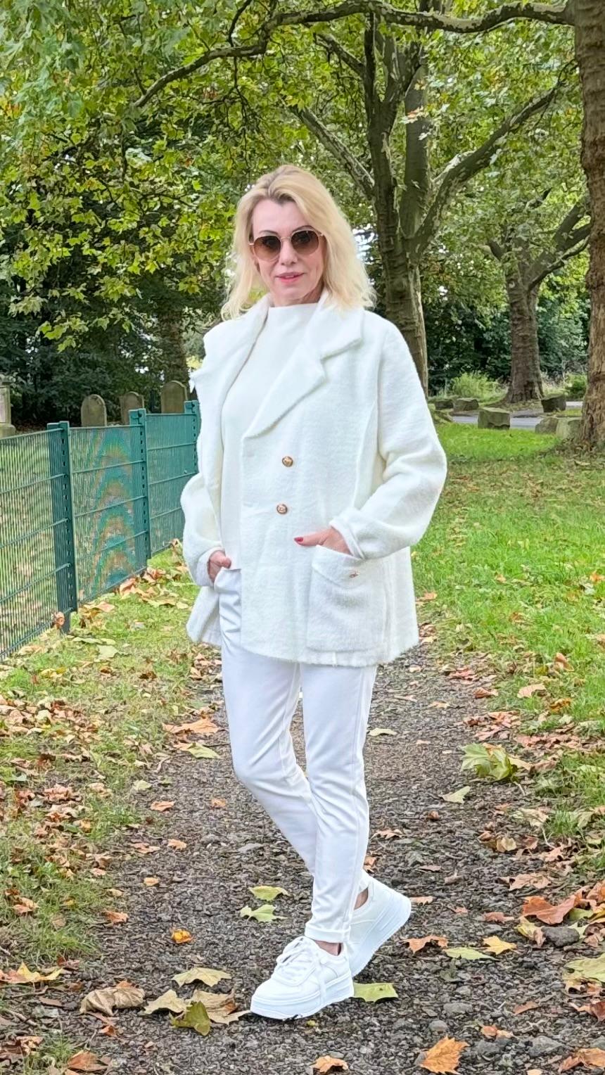 Kuschelige Jacke creme/weiß